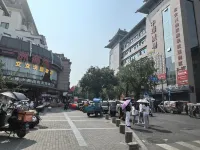 Zhonggulou  Youth Hostel (Xi'an Zhonglou Subway Station Huimin Street Branch) โรงแรมใน