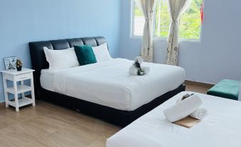 Spacious 13 Pax Classic Home in Kuantan for Family