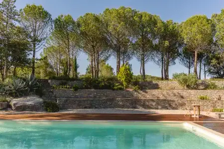 Cottage Menthe on large domain with Pool, Spa, Tennis Отели в г. Сен-Жульен-Ле-Розье