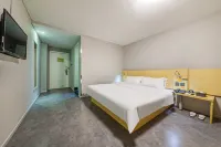 7Days Inn Hotel (Yingtan Railway Station Kaixiang Xintiandi)