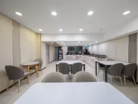 Shangfeipai Hotel (Kailu Government No. 1 High School) Hotels in Kailu