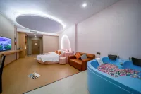 苗西南國際酒店（興義萬峯林大道店） 鄰近興義市樊良勇水果批發部的酒店