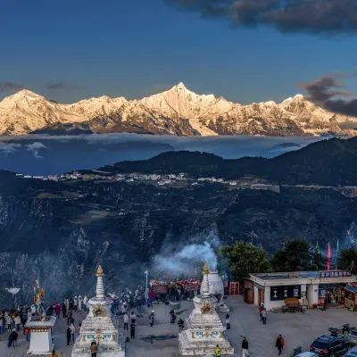 โรงแรมหยินซานจวี้ โรงแรมใกล้จุดชมวิวด้านบนหมอกหนา