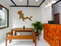 Comfy Corner Hotel Hotels near Wat Lokmolee