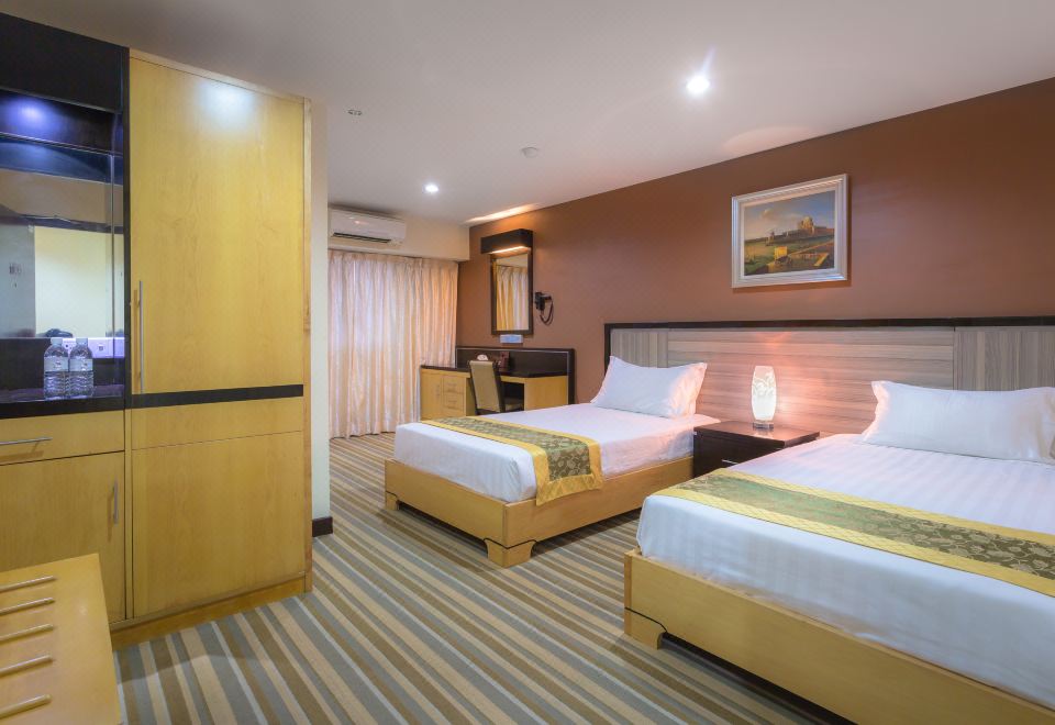 Hallmark Express Hotel