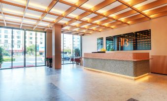 Baolong Business Hotel (Oriental High-speed Railway Station)