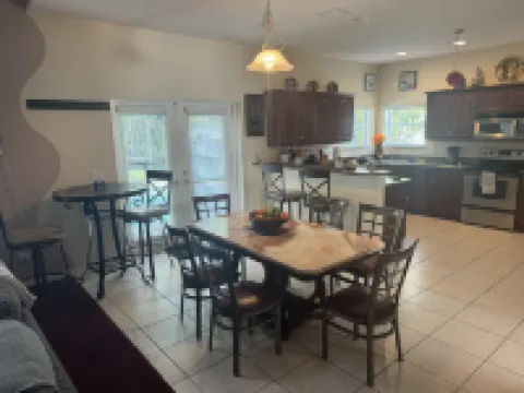 Beautiful Pool Home near the I95 Exit 284