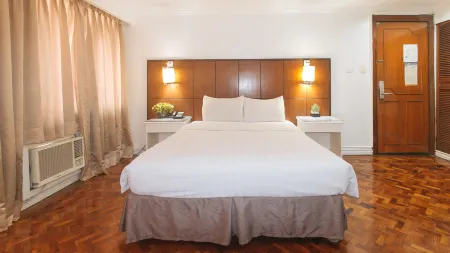 Comfy Inn Manila Kalaw by RedDoorz Отели рядом с достопримечательностью «Текнолоджикал Юниверсити оф Филиппины - Манила»