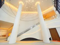 HOTEL UNIVERSAL PORT VITA Hotels near Universal City Train Station