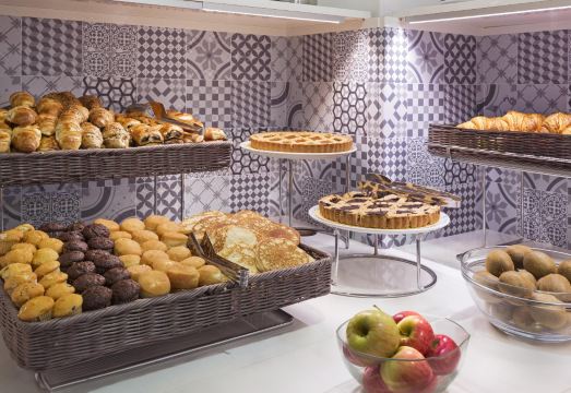 쾌적하게 정돈된 호텔 로비