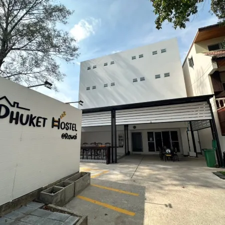 Phuket Hostel at Rawai Отели рядом с достопримечательностью «Пляж Равай»