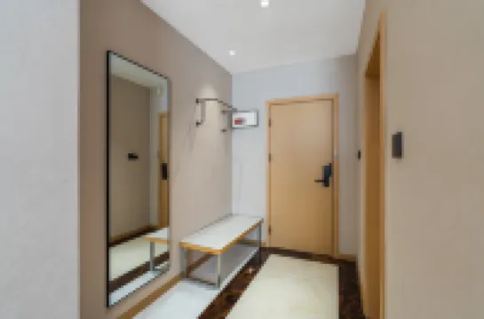 Yayue Hotel (Yingjiang Yinghu Park)