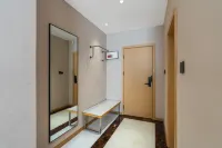 Yayue Hotel (Yingjiang Yinghu Park)
