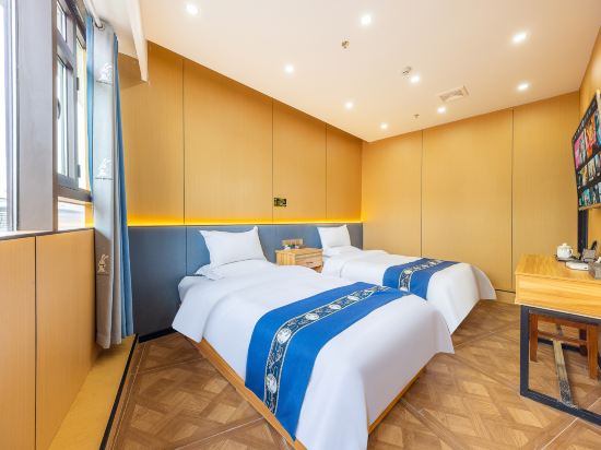 Yanting Hotel (Xining High-Speed Railway Station)