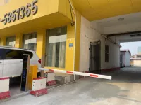 Meet Light Luxury Hotel (Xushui No. 2 Middle School Railway Station Branch) - parkir