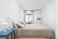 BnB Homes Stylish Apartments 50 m away from the Ocean & Lush Nature - balcony
