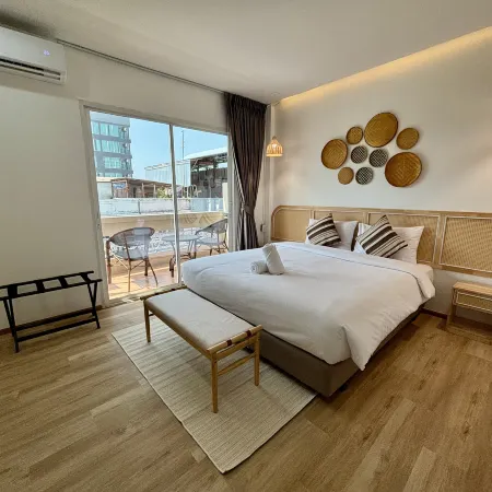 Charm Hostel @Pratumnak Отели рядом с достопримечательностью «Парк Паттайя»