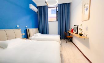 Luoyi Courtyard Homestay