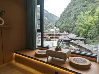 Koi Mountain Cliff Lodge · Cliff Hotel - con vista montagne