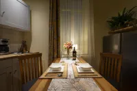 Rainforest Studio Downtown by Pretty Apartments