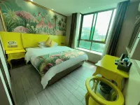Yume Man Theme Hotel - parking