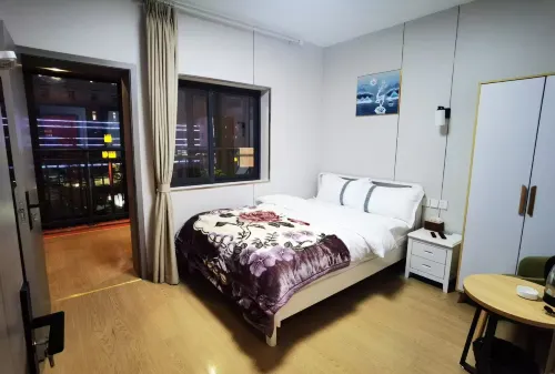 康定市悅樂小屋民宿