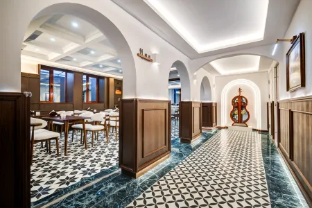 ManZhouli zhongsu Jiuhao Hotel Отели рядом с достопримечательностью «Manchuria Boundary Gate»