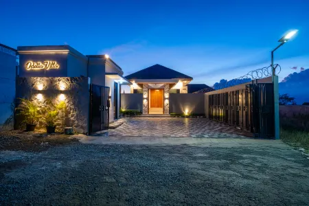 Odetta Villa Puncak - Private Pool Отели рядом с достопримечательностью «Таман Сафари Индонезия Богор»