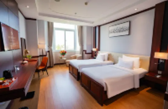 Van Phat Riverside Hotel