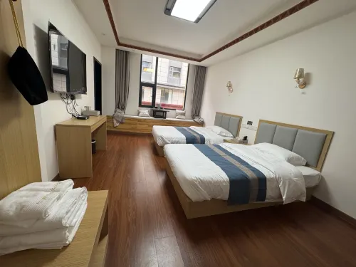 Zoige Renqinggang Hotel