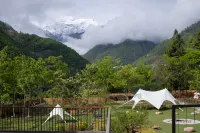 Hailuogou Seven Valleys Source · Snow Mountain Secret Realm Onsen Resort Hotel - Mountain view