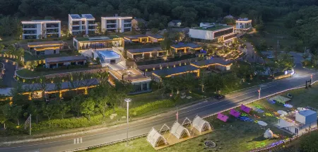 Yuanzing · Shiji Lingyeshe Hunting Hotel Отели рядом с достопримечательностью «Zuiweng Pavilion»