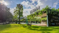 China Nandan Mineral Hot Spring Geomagnetic Resort Hotel - Gym
