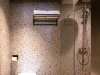 Immersing Hotel (Guilin Liangjiang Sihu Dongxi Lane) Hotels near Xiufeng