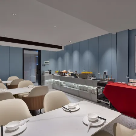 Huanrui Hotel (Loong Boat Race Center)