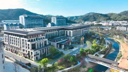 Tingzhou Jianguo Hotel