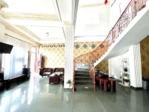 Yani Guesthouse ブキティンギのホテル