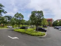 Longjiang Years Hot Spring Hotel - parking