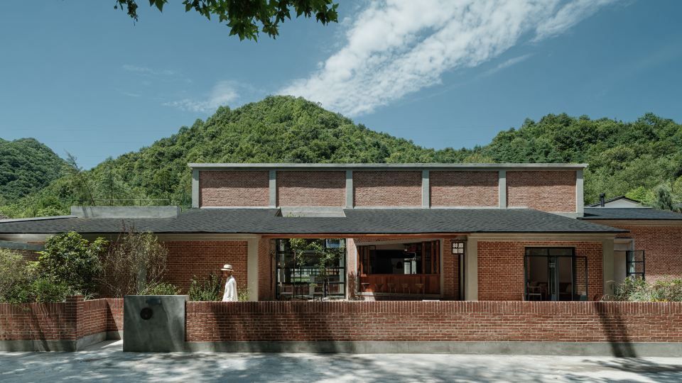 VOLVER RESORT
