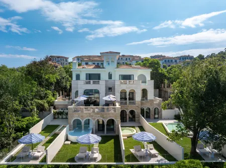 Miyue Roman Holiday Secret Manor