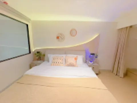 Youjia Selected Homestay (Caihong Long Street)