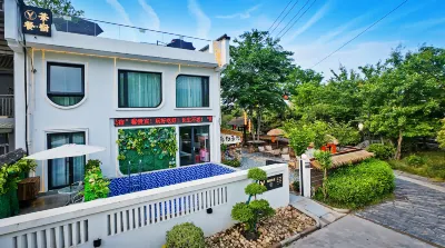 Xi'an Yinyue Hot Spring B&B (Xi'an University of Architecture and Technology) Hotels near Xi'an Mingde Institute of Technology