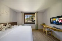 Chayu Panda Hotel (Siguniang Mountain Changping Valley) - balkon