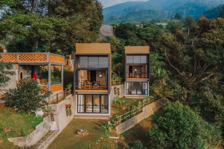 Selayang Oribu - Cabin on the Mountain