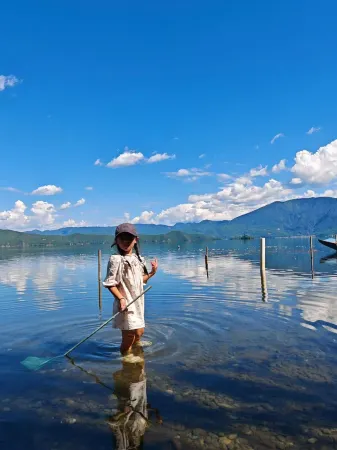 Lugu Lake Lakeside Dream · Hillside Lakeview Boutique Hotel