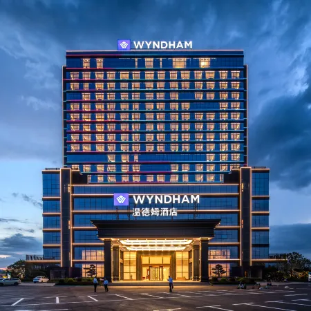Huazhou Huaxun Wyndham Hotel