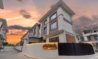 Yunguiqipan · Cloudfall Hot Springs Designer Boutique Stay (Yanhu Park)