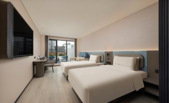 Nanchang Wanshou Palace Bayi Hall Subway Station Atour Light