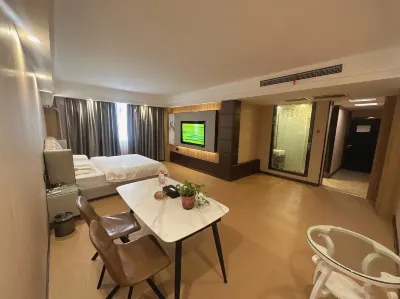 โรงแรมแฟชั่นจิ่วติ้ง (วิทยาลัยอาชีวศึกษาและเทคนิค ซานเหมินเซียะ) โรงแรมในเขตหูปิน