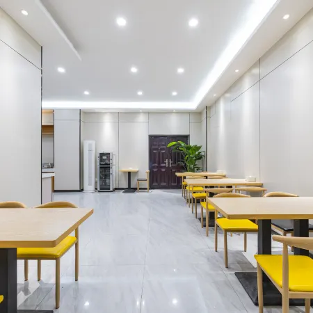 Amy City Hotel (Jingmen Churong capital store)